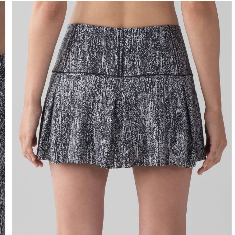 Lululemon Lost In Pace Skirt (Regular) (13") Air Time White Black Size 4